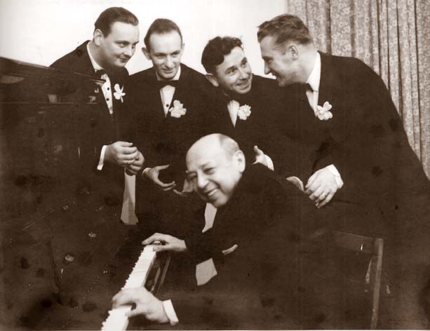 Jerzy Koszutski z kwartetem rewelersów, lata 50. XX w., fot. B. Mecwaldowski